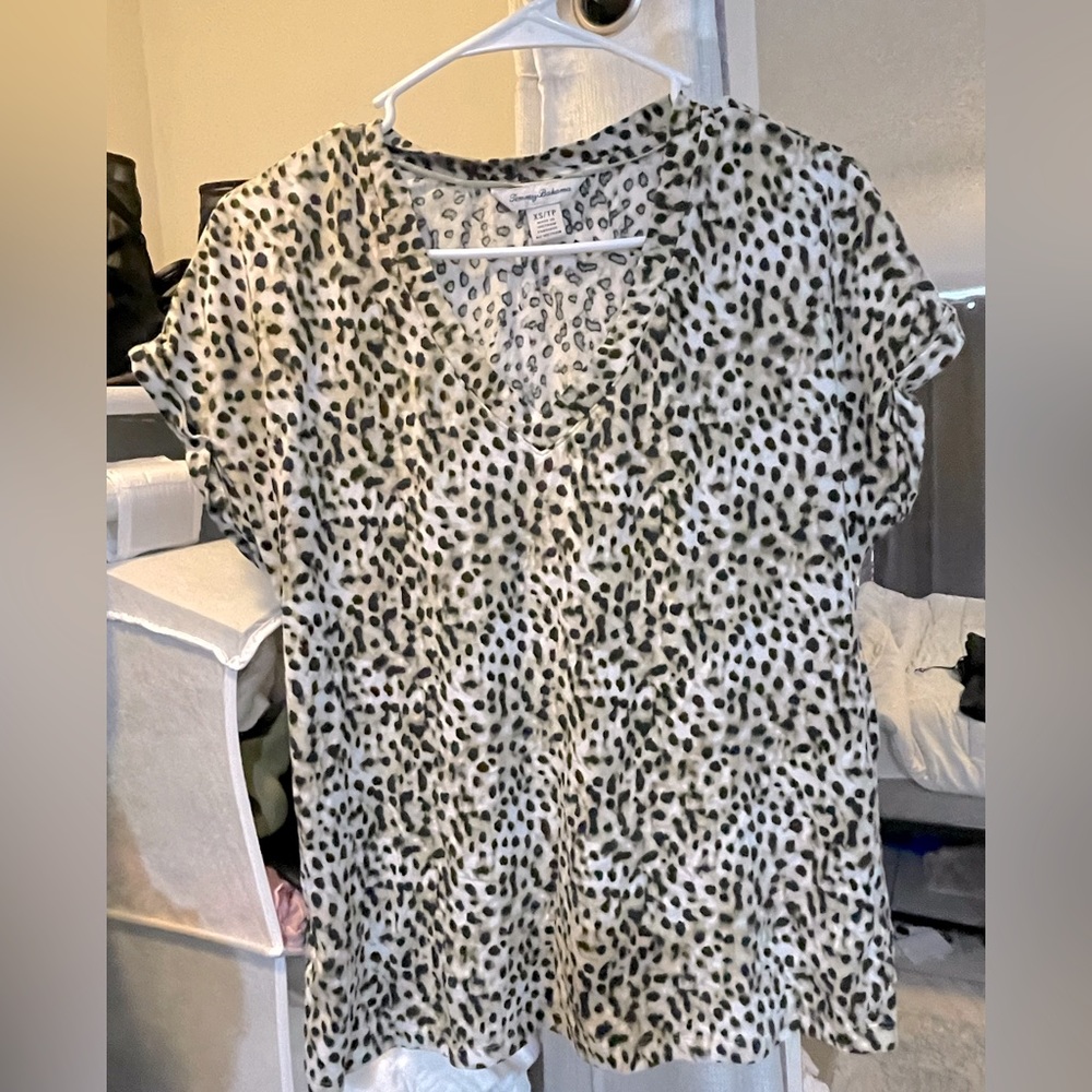 Tommy Bahama leopard print Tee
